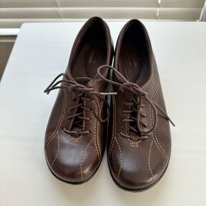 Clarks Ashland Pearl brown leather Oxford shoe women’s size 7.5